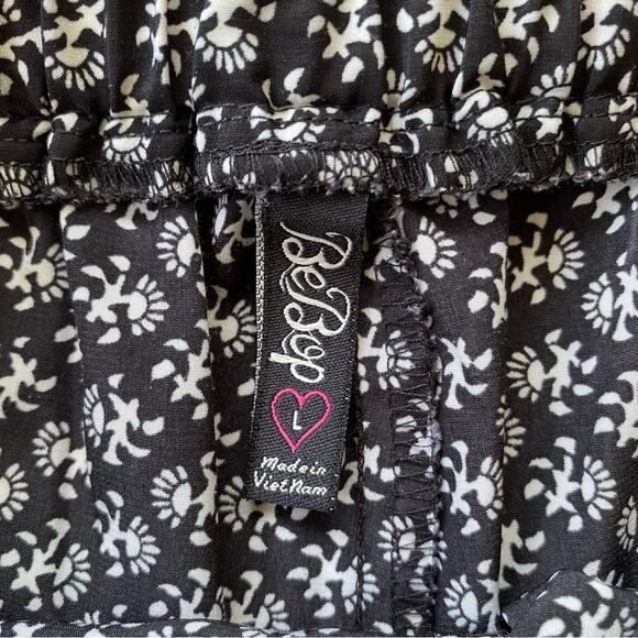 Bebop Women's Patterned Shorts Size Large Lightweight Black and White Boho - Picture 3 of 6